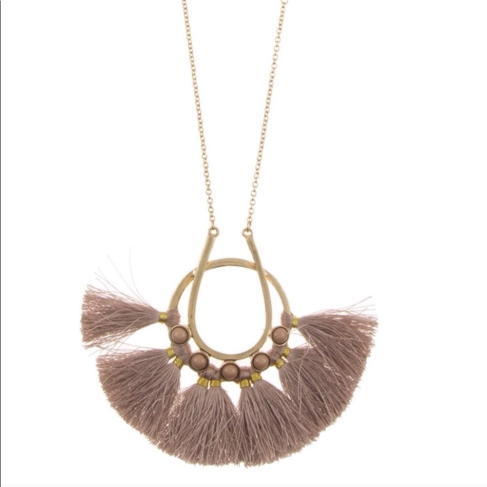 🆕Long Fan Tassel Necklace👠👠👠